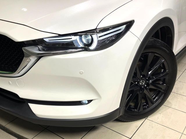 【LEDヘッドライト】悪天候や夜間走行時も良好な視界を確保し安心して運転できる高輝度LEDヘッドライトを装備！点灯速度が早く、消費電力も抑えられています。