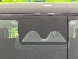 【スマートアシスト】走行中に前方の車両等を認識し、衝突しそうな時は警報とブレーキで衝突回避と被害軽減をアシスト。より安全にドライブをお楽しみいただけます。