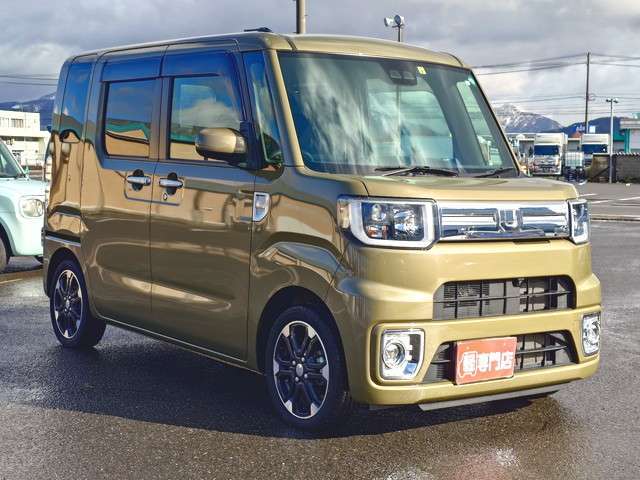 新車と同様の保証（有料）がつけられます。また各地域の店舗に最新の大型整備工場とプロメカニックが常駐しておりアフターメンテナンスもお任せください。