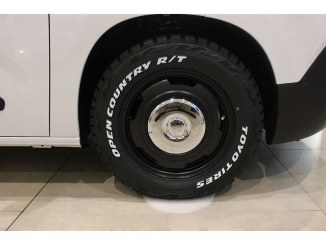 現在展示中の車両に装着のタイヤ＋ホイールです。