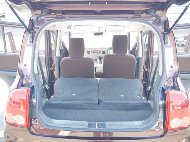 荷室もソコソコはありますが後部座席を倒せば結構載ります。