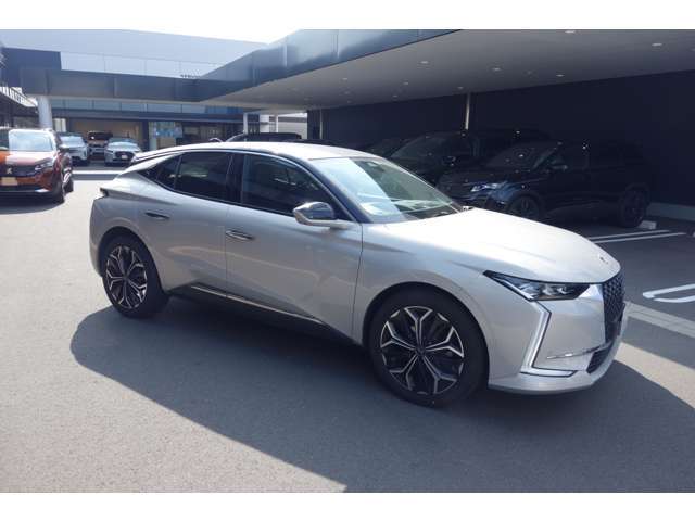 弊社ポリシーとして、全中古車、お忙しく実車確認できないお客様のために実車確認頂かなくとも安心して購入頂けるクオリティを目指して仕上げております。全国のディーラーで保証が受けられます！