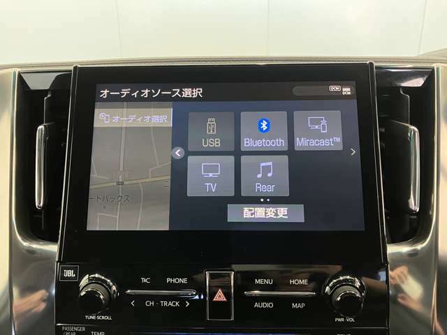 純正ディスプレイオーディオが装着されています。CD/DVD/Bluetooth接続/フルセグTV等が使用可能です。