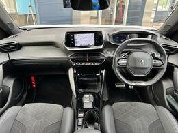 人の身体に合わせたコックピット設計で運転中の視線移動を最小限に抑える最適なレイアウトのインストルメントパネル