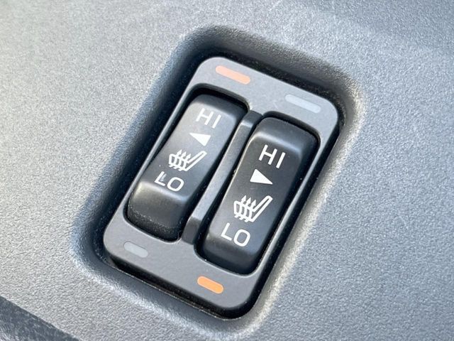 【シートヒーター】寒い日に重宝するシートヒーター！エアコンより早く温まってくれるので寒がりの人も安心ですね♪エアコンの温風は乾燥するから苦手、という方にもをおすすめです。