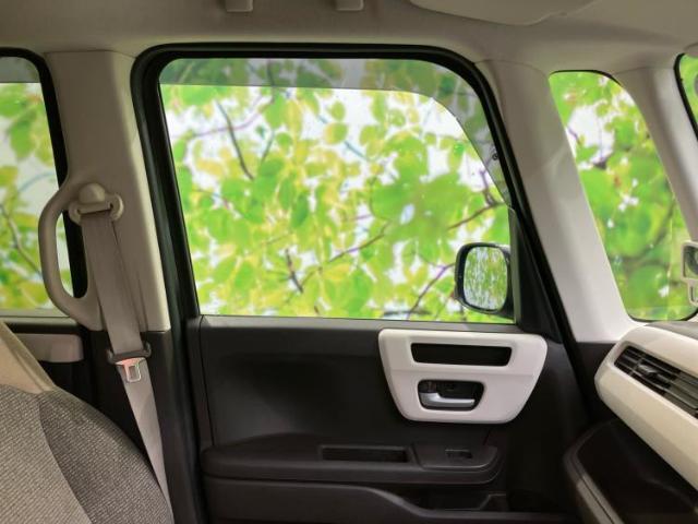 WECARSでは各商談席に大型モニターをご用意しております！見やすい大画面でゆったりと全国の在庫をご覧いただけます！是非ご来店お待ちしております！