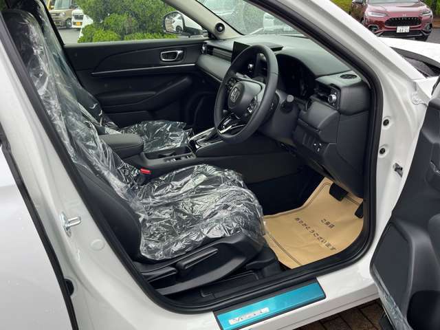 運転席助手席にはシートヒーターが装備されておりますので雨の日や早朝など冷えた車内でも快適な運転ができます！