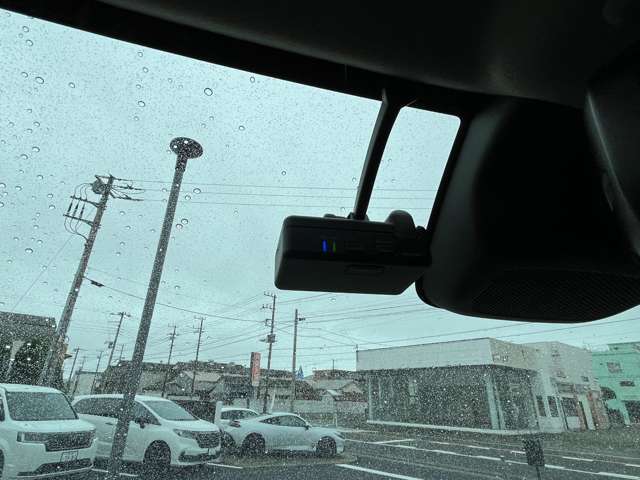 ドライブレコーダーは前後2カメラタイプになっておりので安心してドライブできます！！