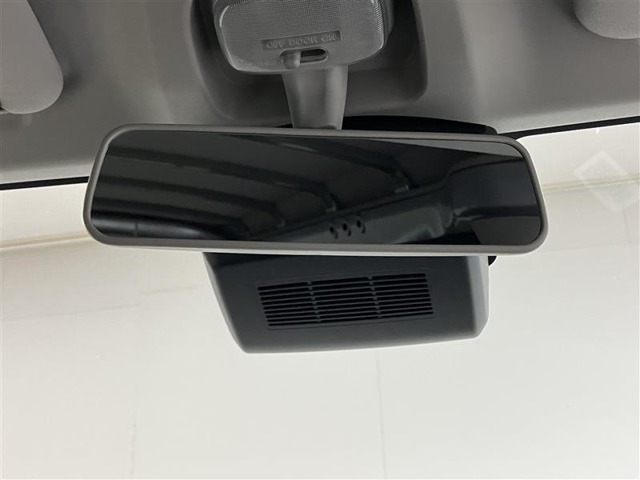 車検点検整備、エンジンオイル＆オイルフィルター・ブレーキフルード等の交換を行います。また点検を実施し保安基準に適合しない部位・部品については、修理・交換等させて頂いてお引き渡しとなります。