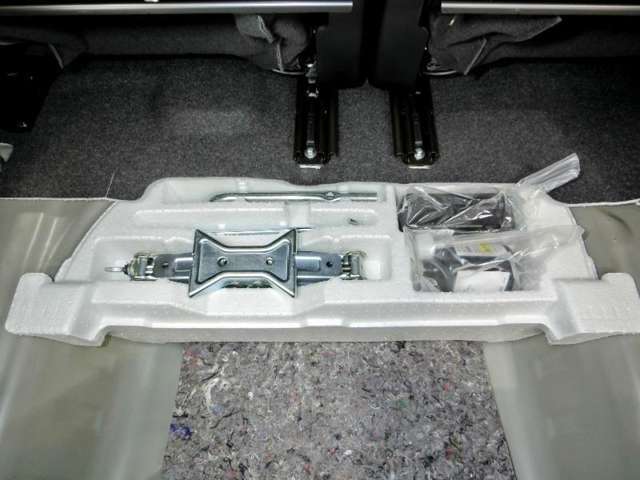 パンク修理キットが格納されています。