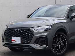 ●Audiが最初に採用したLEDポジショニングランプ。シャープなラインで昼間でも点けていたいと思うほど上品でオシャレです。夜間走行時はさらに目立ちます！