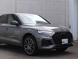 デザイン・ボディカラーが都会的な建物にも非常に良く映えます。クール・知的。Audiの持つ「品の良さ」が伝わってきます。