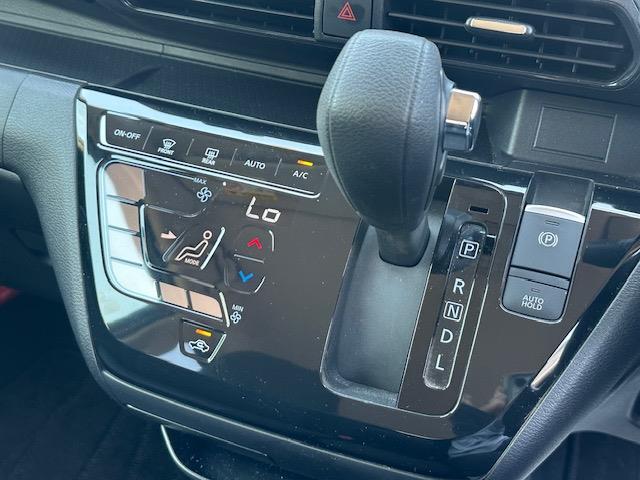 ◆オートエアコン【車内温度を感知して自動で温度調整をしてくれるのでいつでも快適な車内空間を作りあげます。】