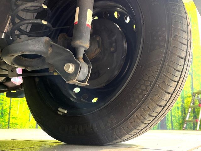 お車を安心してお乗りいただく為には、足回りの定期点検が欠かせません。サービスサポート（有償保証）では無料点検もご提供しており、安心のカーライフをお過ごしいただけるサポート体制が整っています。