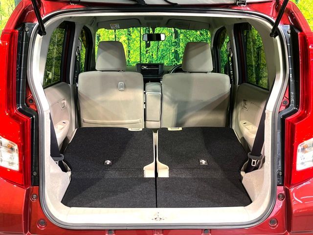 普段のお買い物や通勤、送迎等に十分な荷室スペースを確保しております。セカンドシートを倒すと、大きな荷物の積載も可能です♪