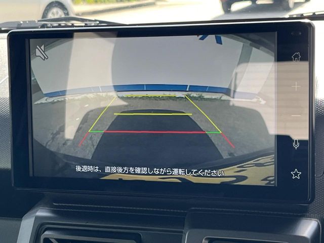【バックカメラ】駐車時に後方がリアルタイム映像で確認できます。大型商業施設や立体駐車場での駐車時や、夜間のバック時に大活躍！運転スキルに関わらず、今や必須となった装備のひとつです！