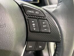 【クルーズコントロール】高速道路もラクラク走行。アクセルを離しても一定速度で走行ができ、長距離運転時の負担を軽減！加速・減速も簡単なスイッチ操作で調整できます。