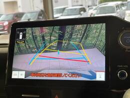 【バックカメラ】駐車時に後方がリアルタイム映像で確認できます。大型商業施設や立体駐車場での駐車時や、夜間のバック時に大活躍！運転スキルに関わらず、今や必須となった装備のひとつです！