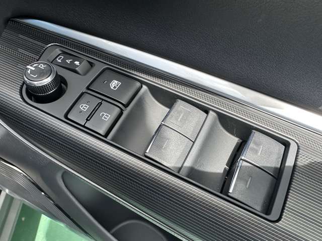 ★5年コーティング（契約時限定）が軽自動車￥39,800円、コンパクトカー￥49,800円、ミニバン￥59,800円で施工出来ます。新車のピッカピカの状態をより長くキープします！