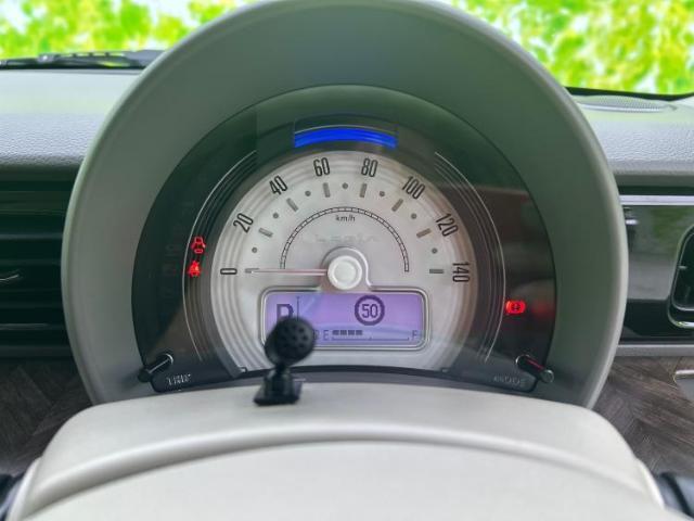 WECARSの展示場では実際に見て、触ってお車をお選びいただけます！知識の豊富な営業スタッフが様々なカーライフをご提案いたします！