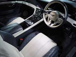 手作業で仕上げられております、『ダイヤモンドキルティングシート』使用レザーは厚みがある上部な種類を使用しており、耐久性にも優れております。