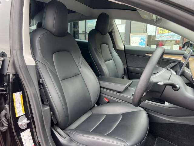 運転席も使用感が少なく良好な状態です！お気軽にお問合せください！TEL:06-6829-2789　公式LINE:@188rkxyg