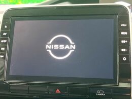 【純正10インチナビ】人気の純正ナビを装備。オーディオ機能も充実しており、Bluetooth接続すればお持ちのスマホやMP3プレイヤーの音楽を再生可能！毎日の運転がさらに楽しくなります！！