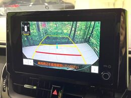 【バックカメラ】駐車時に後方がリアルタイム映像で確認できます。大型商業施設や立体駐車場での駐車時や、夜間のバック時に大活躍！運転スキルに関わらず、今や必須となった装備のひとつです！