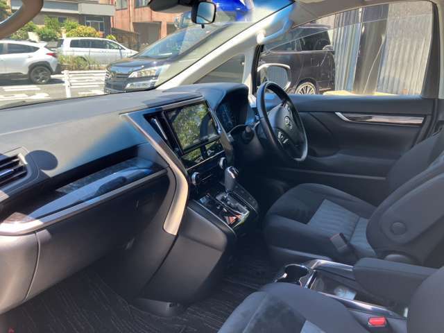メール、お電話にてお気軽にお問い合わせください！当社スタッフがお車の事分りやすくご説明させていただきます！お電話はこちら！ TEL:043-215-0555 までご連絡ください！