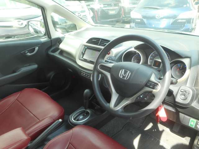純正ナビ　ワンセグ　バックカメラ　社外15インチアルミ　シートカバー　キーレス　INFINITY　AUTO　TEL：0480-48-5529　infinity＠way.ocn.ne.jp