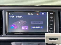 ナビ画面連動のETC付きです。高速道路料金所での小銭の出し入れや雨天時における窓の開け閉めなどの煩わしさが解消できます。料金所の通過もスムーズで快適ですよ。