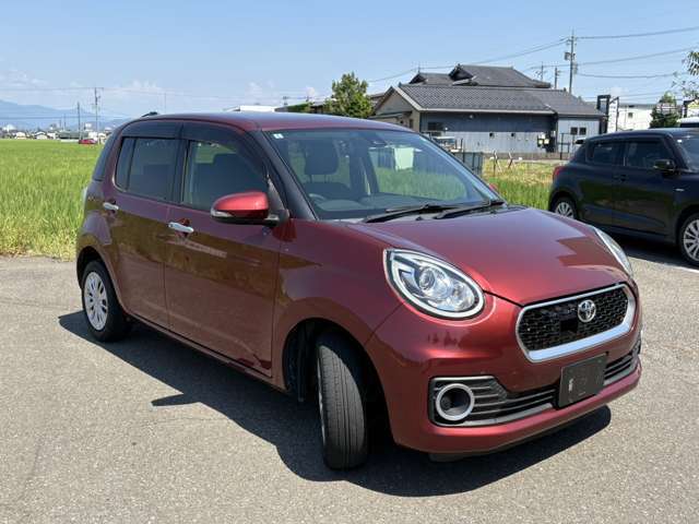 車両の品質管理は室内展示場を完備しておりますので、品質を保った状態の車両をご覧いただけます。