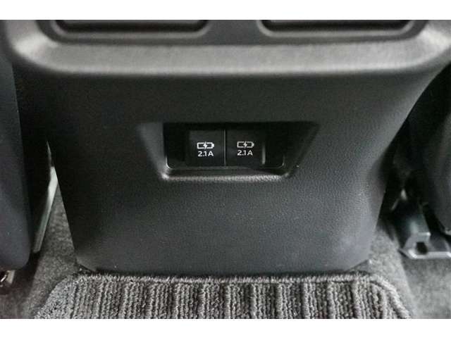 充電用USB装備しています。