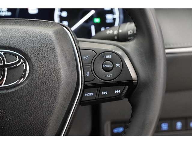 高速道路を頻繁に利用する方におすすめのレーダークルーズコントロール。前を走っている車との適切な距離を保って走行してくれます。長距離運転の疲労感も違いますよ。適度な休憩も忘れずに★