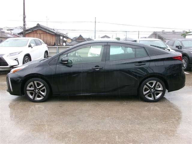 トヨタ認定中古車になります。まるごとクリーニングで見えない部分もまるごと洗浄しております。