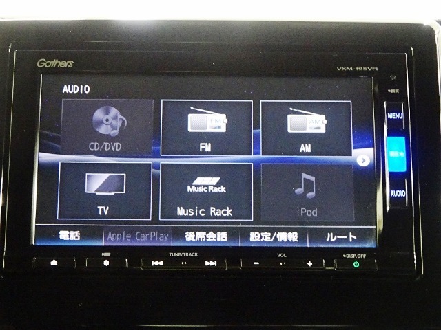 ホンダ純正ナビなのでダッシュボードにスッキリと収まっています。土地勘の無い所でも道に迷わず安心ですね！。AVも色々視聴でるのでドライブも楽しくなりますよ！