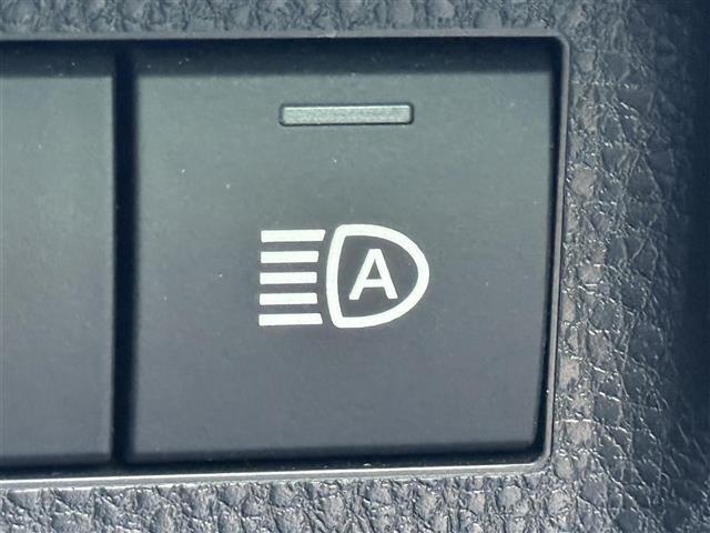 オートマチックハイビーム『先行車や対向車のライトを認識し、ハイビームとロービームを自動で切り替える機能です♪