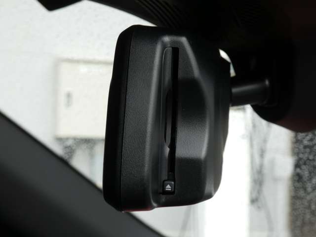 ETC2.0一体型の自動防眩機能付きバックミラー！後続車のヘッドライトの眩しさを自動で軽減してくれます！