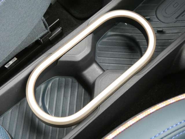 もちろん、ドリンクホルダーも装備されています！