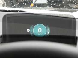 ヘッドアップディスプレイで現在の速度などが確認できます！