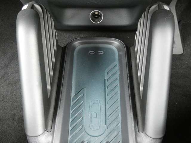 スマートフォンのワイヤレス充電が可能です！