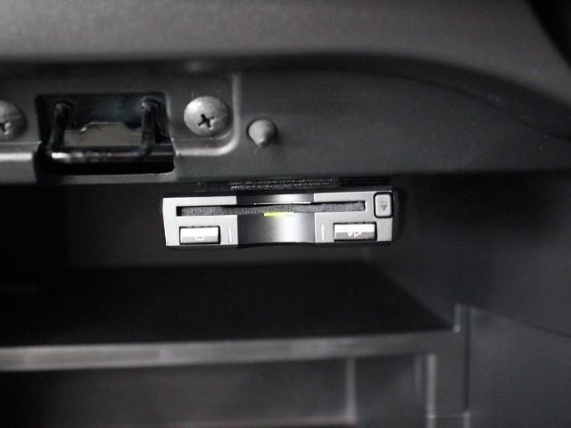 料金所もスムーズに通過、もちろん料金もリーズナブルに利用できるETC車載器が装備されています。