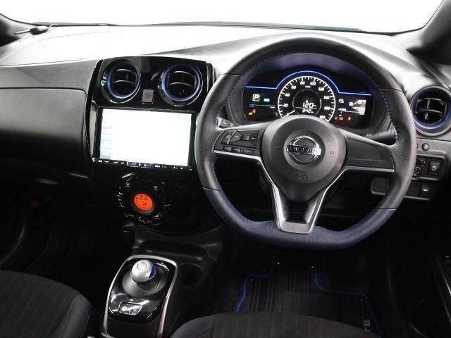 運転席廻りです。