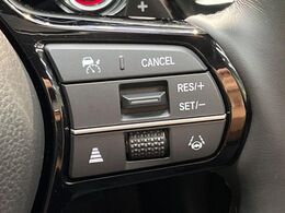【アダプティブクルーズコントロール】高速道路での長距離走行が楽に！！自動で速度を保つクルーズコントロールが、衝突軽減システムと連携し、前方の車両を感知して車間を保つように速度調節してくれます！！