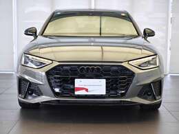 一目でアウディとわかるシングルフレームグリル。存在感はありつつも威圧感はなく、ブランドを象徴するスタイリッシュなシンボルになっています。