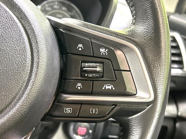 【全車速追従機能付クルーズコントロール】高速道路での長距離走行が楽に！！自動で速度を保つクルーズコントロールが、衝突軽減システムと連携し、前方の車両を感知して車間を保つように速度調節してくれます！！
