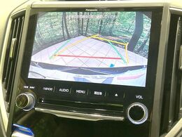 【バックカメラ】駐車時に後方がリアルタイム映像で確認できます。大型商業施設や立体駐車場での駐車時や、夜間のバック時に大活躍！運転スキルに関わらず、今や必須となった装備のひとつです！