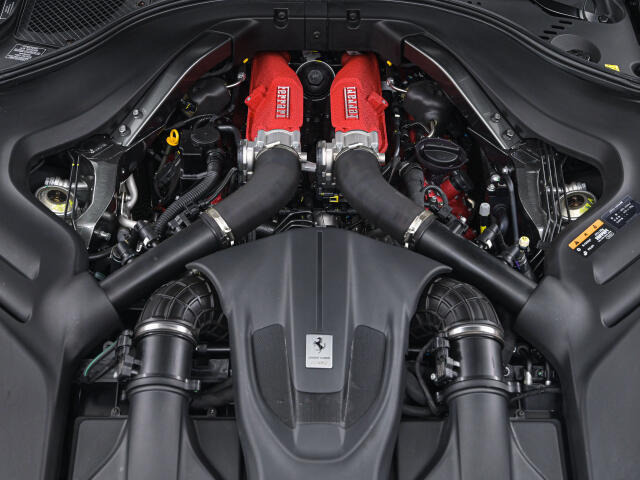V8ツインターボエンジンを搭載。ダイレクトなレスポンスを楽しめ、扱いやすいエンジンです。炸裂するパワーはターボエンジンならではです。ぜひとも体感してください。