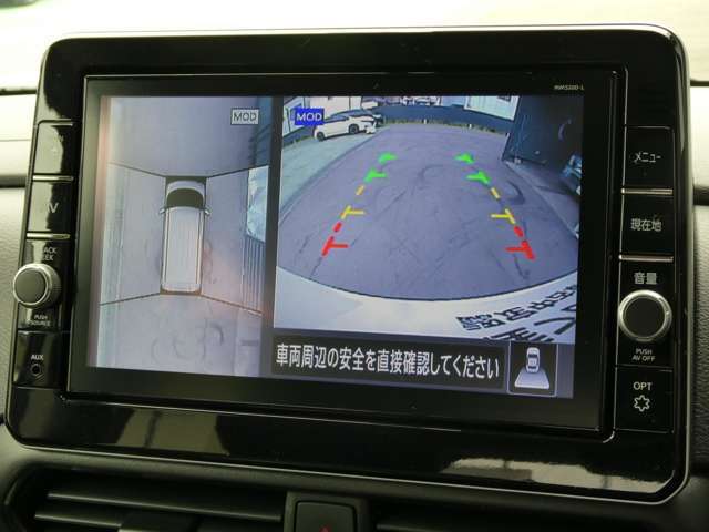 周囲の状況が分かるアラウンドビューモニター搭載。苦手な縦列駐車もこれがあれば安心ですね。