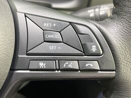 【クルーズコントロール】高速道路もラクラク走行。アクセルを離しても一定速度で走行ができ、長距離運転時の負担を軽減！加速・減速も簡単なスイッチ操作で調整できます。